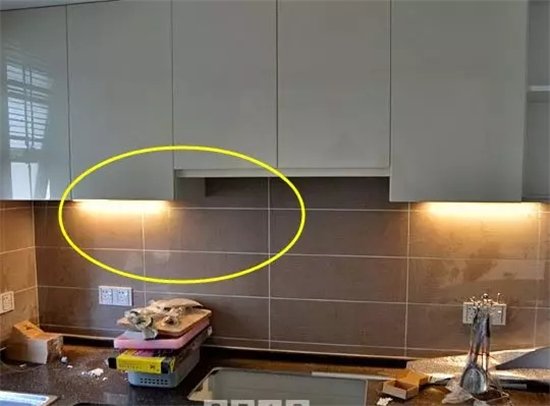 可充电橱柜灯如何安装
