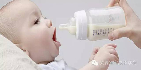 一个多月婴儿吃奶温度是多少算正常