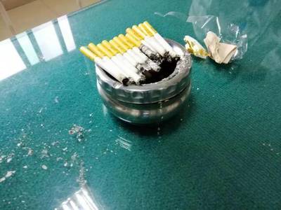 梦见别人给我一包烟