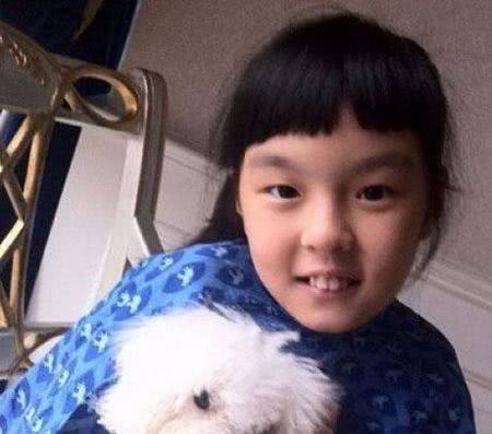 上牙龅牙的女生面相