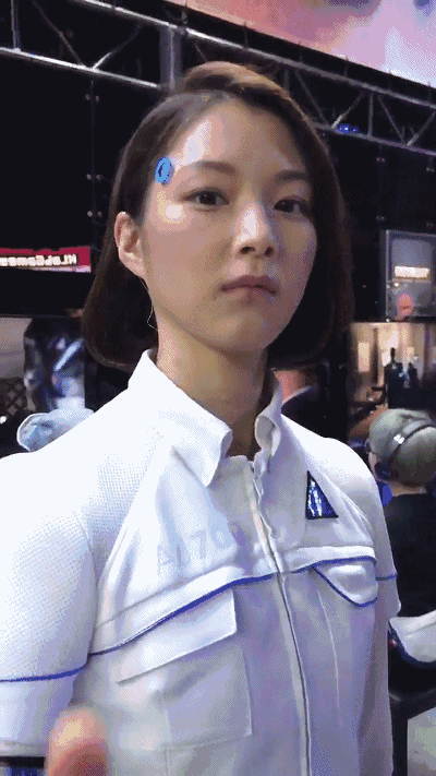 美女机器人 主动