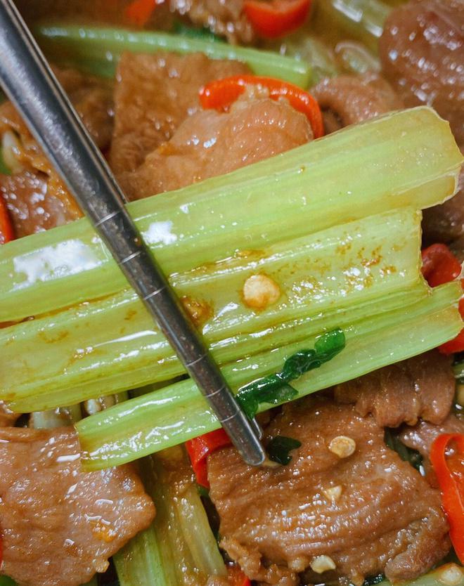 孕妇可以吃牛肉炒芹菜吗
