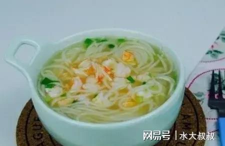 几个月能吃面条