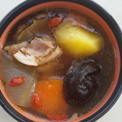 萝卜香菇鸡脚汤