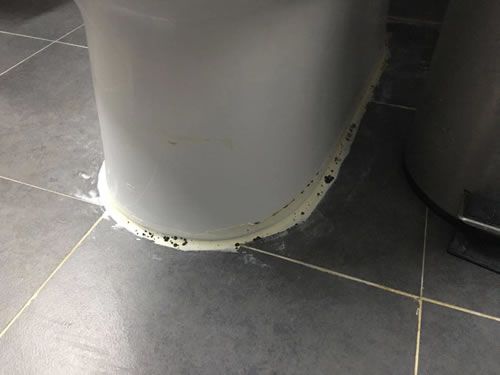 橱柜边缝玻璃胶去霉