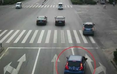 高速不按规定车道行驶