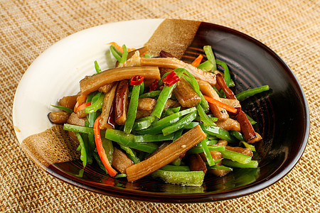 香菇长豆角炒肉