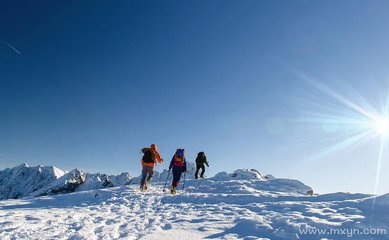 做梦梦见爬雪山