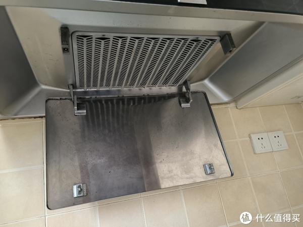 橱柜下方挡板如何打开