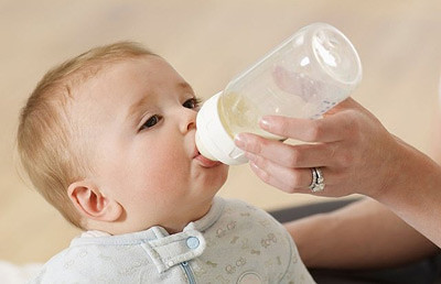 三个月的孩子一天喝多少次奶