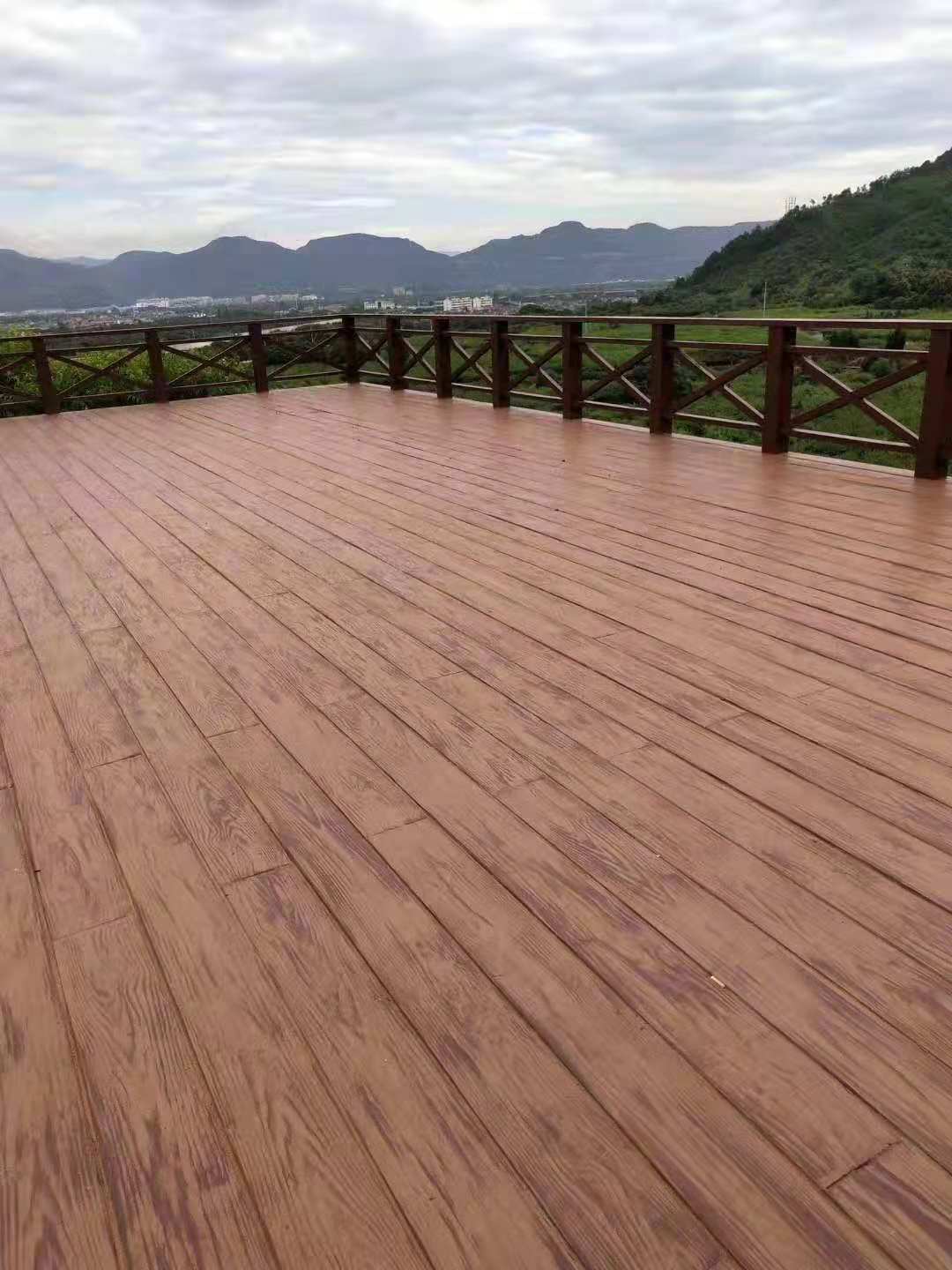 户外仿木地板铺设方法