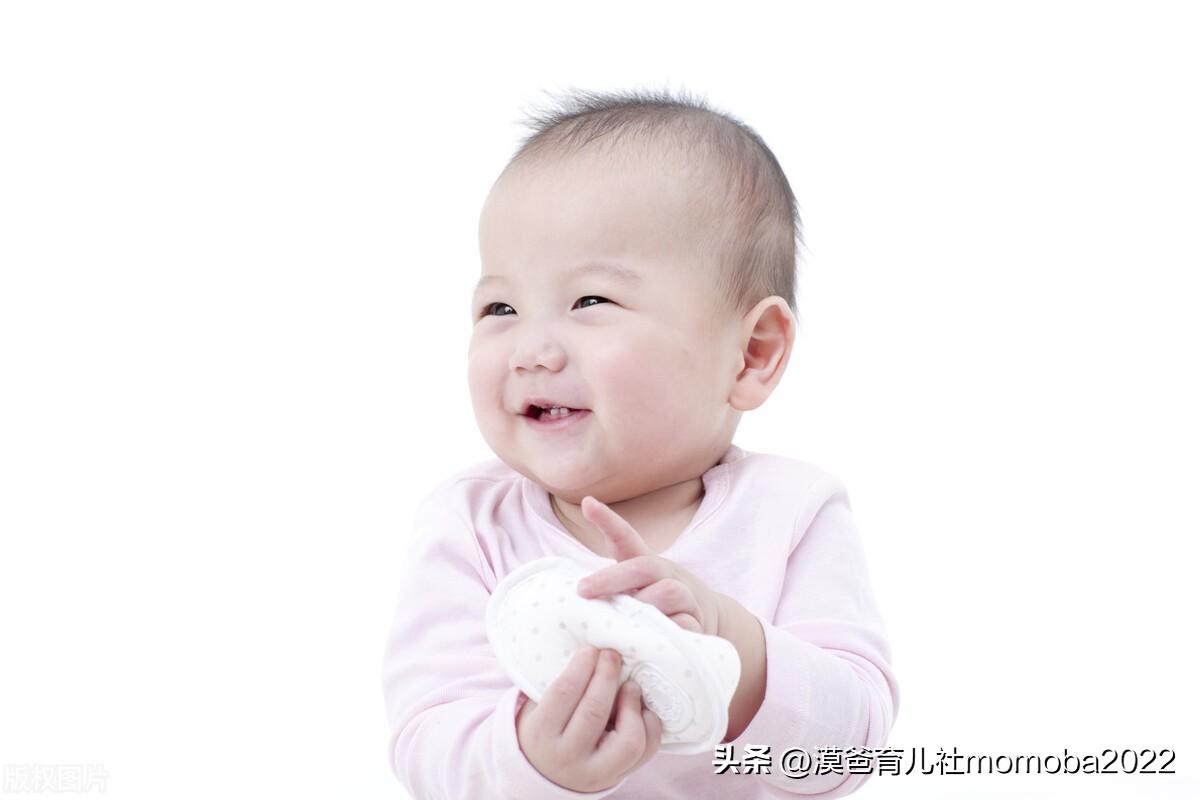 宝宝几个月会撕纸