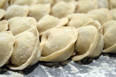 梦见在别人家吃饺子