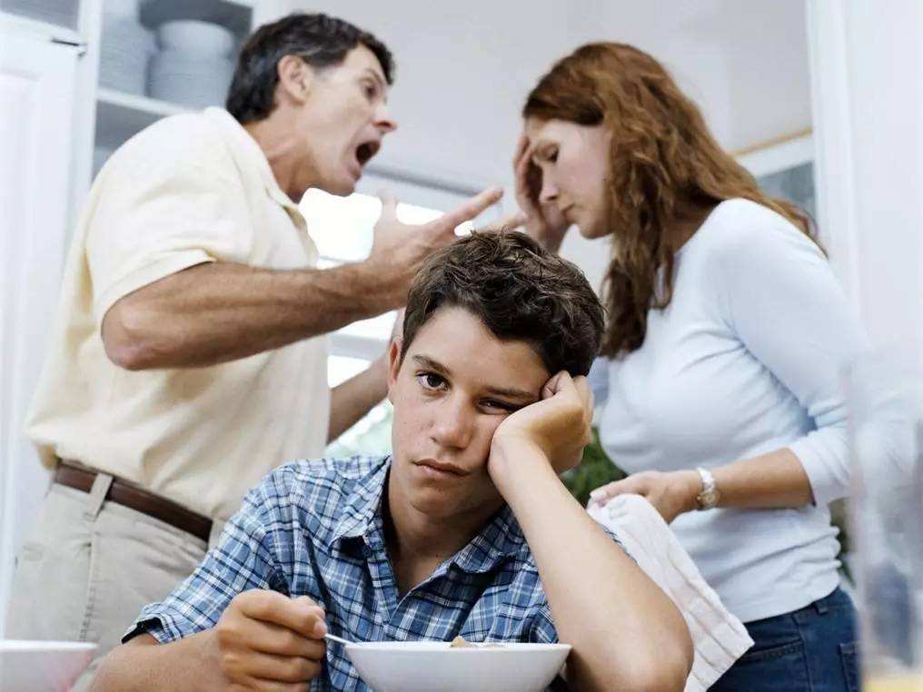 爸妈离婚跟谁