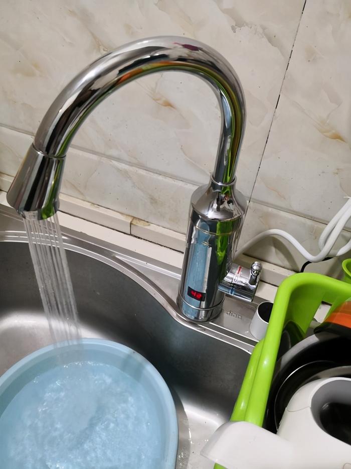 厨房的热水从哪里来的