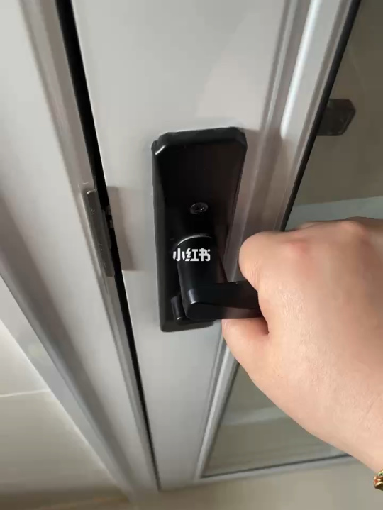 厨房门锁不住