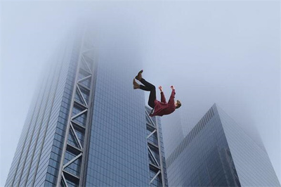 梦见别人从楼上掉下来