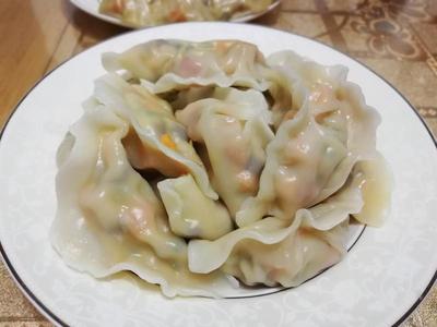 火腿鸡蛋韭菜香菇饺子