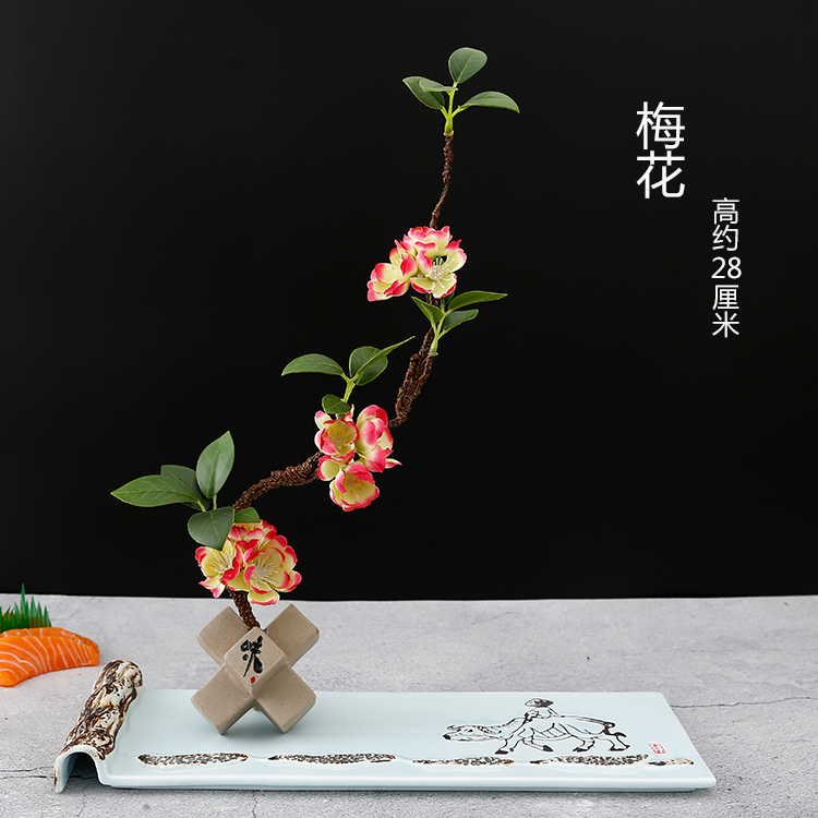 厨房用盘点缀花草