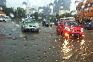 孕妇梦见下雨打伞