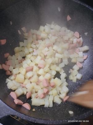 土豆炒火腿肠会中毒