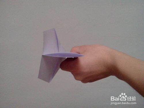 请问一下纸飞机怎么叠