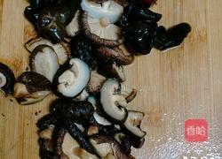香菇鸡腿木耳土豆的做法