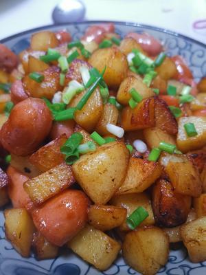 土豆炒火腿肠会中毒